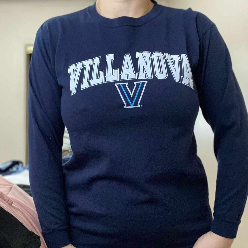 Woman’s XL Villanova University long sleeve shirt (fits medium large )